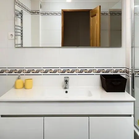 1 Bed - Sleeps 4 - 5 Min - Pool - Aircon *