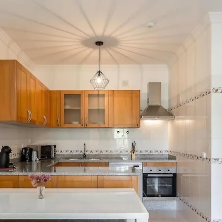 1 Bed - Sleeps 4 - 5 Min - Pool - Aircon דירה